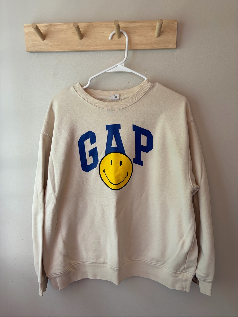 GAP Cream Sweatshirt